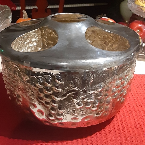 5 BOTTLE ICE BUCKET silverplate Grape Clusters Motif c1980 - Picture 3 of 4